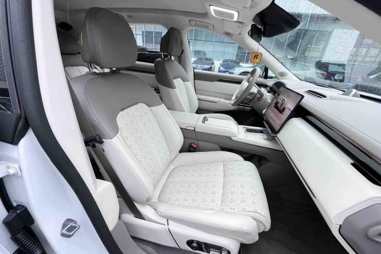 Used Zeekr 7X 2025 100 kWh Long-Range Rear-Wheel Drive with Intelligent Driving Features
