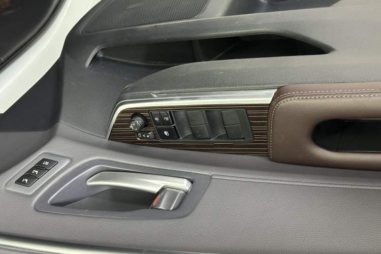 Used Toyota Granvia 2024 2.5L Hybrid Prestige PLUS Four-Wheel Drive Version