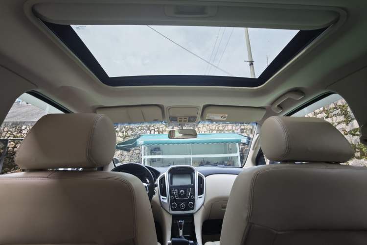 Used JMC Yusheng S350 2013 2.4T Automatic 2WD Diesel Ultra-Luxury 7-Seater
