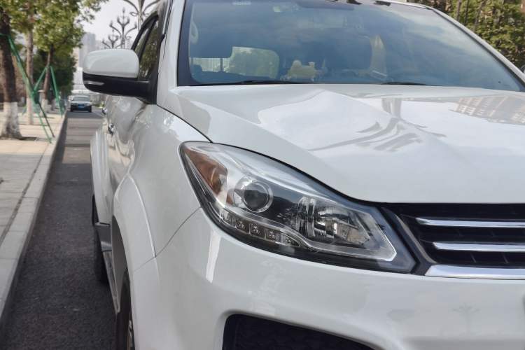 Used JMC Yusheng S350 2013 2.4T Manual Two-Wheel Drive Diesel Luxury 7-Seater
