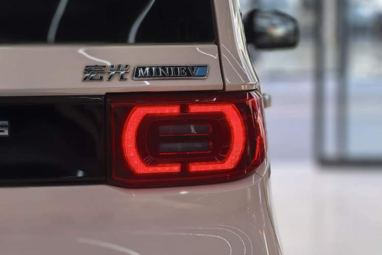 Used Wuling Hongguang MINIEV 2021 Macaron Premium Model – Lithium-NMC