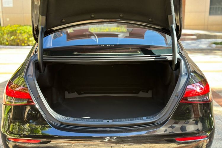 Used Mercedes-Benz E-Class 2023 Updated E 300 L Fashion Edition
