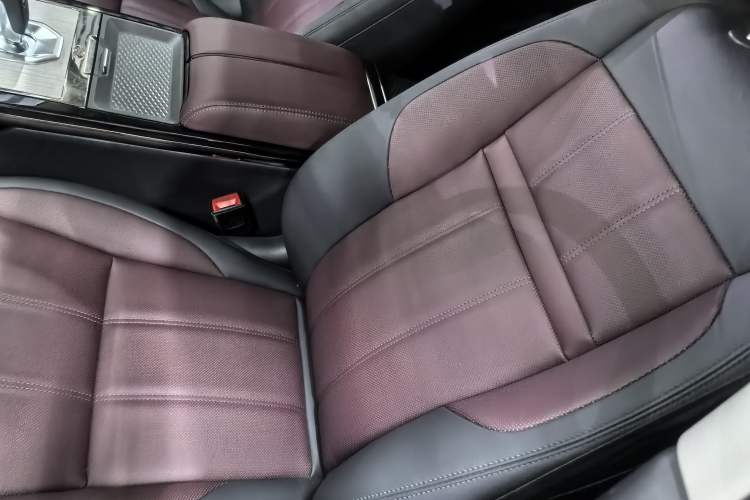 Used Land Rover Range Rover Evoque 2023 Aurora L 249 PS Luxury Edition
