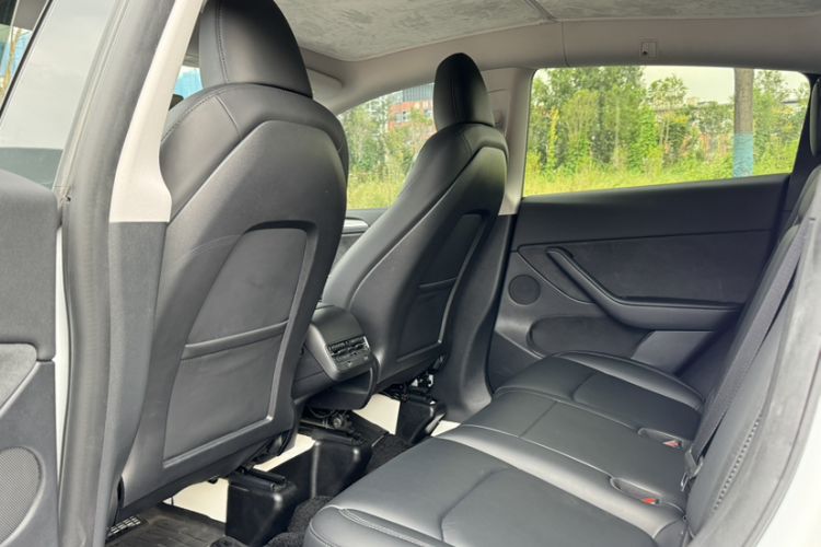 Used Tesla Model Y 2023 Rear-Wheel-Drive Version
