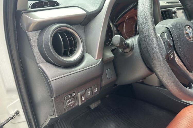 Used Toyota RAV4 2019 2.0L CVT Two-Wheel Drive Fashion X Limited Edition China V Standard
