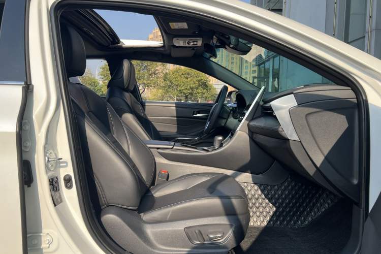 Used Toyota Avalon 2023 Dual-Engine 2.5L Luxury Edition
