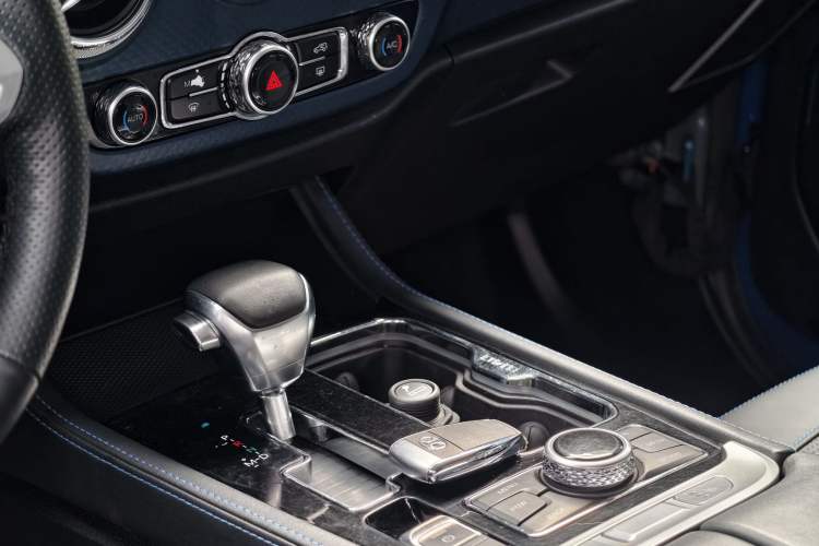 Used Beijing Auto BJ40 2019 2.3T Automatic Four-Wheel Drive Urban Hunter Edition Flagship Model China VI Emission Standard
