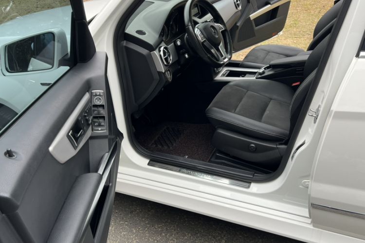 Used Mercedes-Benz GLK-Class 2015 GLK 260 4MATIC Fashion Edition Ultimate Version
