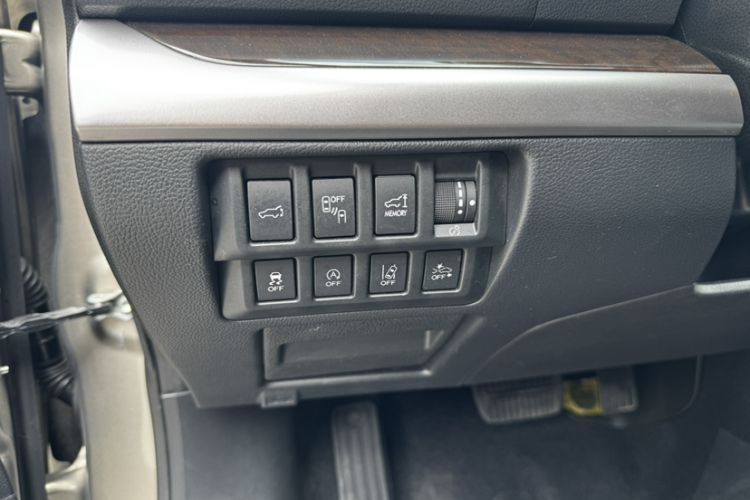 Used Subaru Outback 2017 2.5i Luxury Navigation Edition with EyeSight
