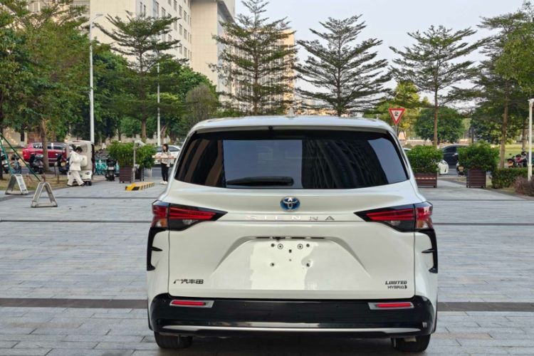 Used Toyota Sienna 2021 2.5L Hybrid Premium Edition
