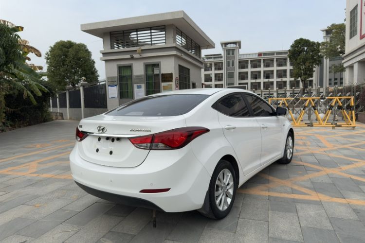 Used Hyundai Elantra 2016 1.6L Automatic Smart Version
