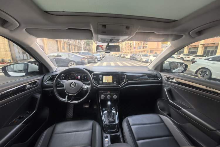 Used Volkswagen T-ROC 2019 280TSI DSG Two-Wheel Drive Comfort Version China VI Standard
