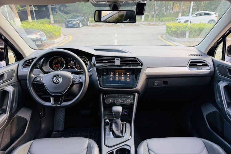 Used Volkswagen Tiguan L 2019 Updated Version 330TSI Automatic Two-Wheel Drive Panoramic Comfort Edition China VI Standard
