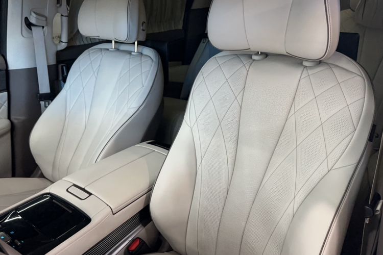 Used Denza D9 2022 DM-i 970 Four-Wheel Drive Flagship Model
