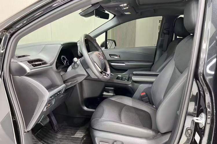 Used Toyota Granvia 2022 2.5L Hybrid Prestige Edition
