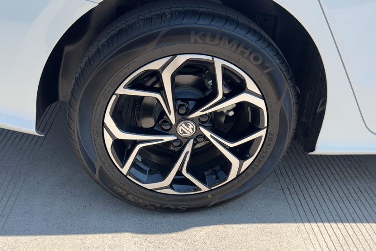 Used MG 5 2023 180 DVVT Manual Fashion Edition
