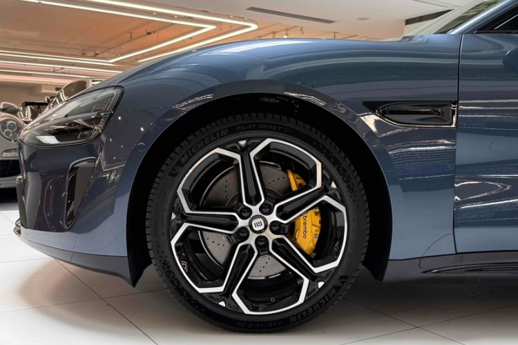 Used  SU7 2024 Rear-Drive Ultra-Long Range Advanced Pro-Level Intelligent Driving Version
