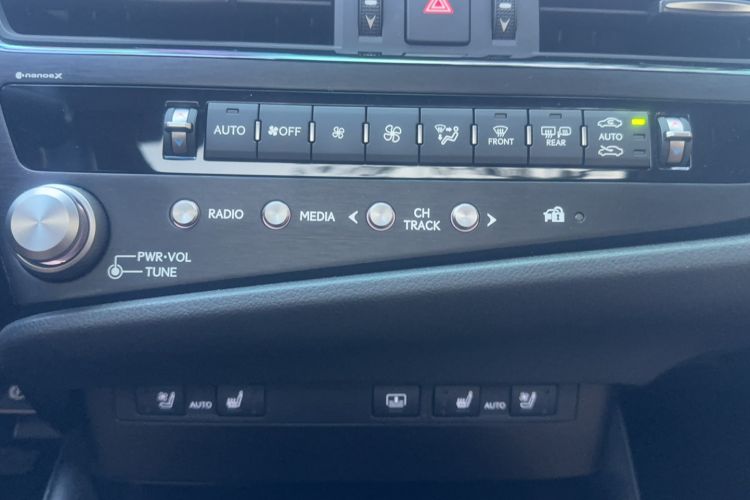 Used Lexus ES 2024 200 Premium Edition
