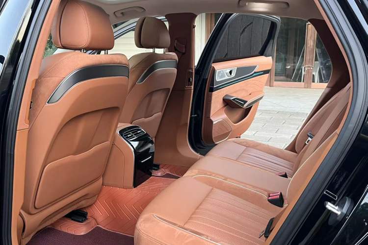 Used Hongqi H9 2024 2.0T Qixiang Private Style Edition
