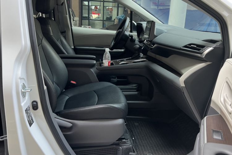 Used Toyota Sienna 2023 2.5L Hybrid Comfort Edition
