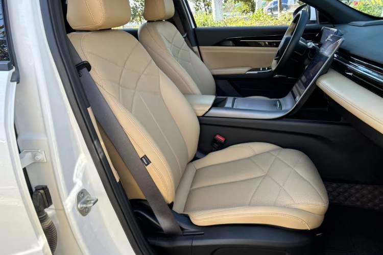 Used  L6 2024 125km PLUS Dragon Edition