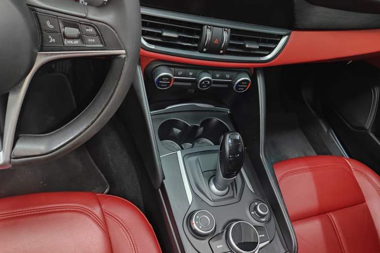 Used Alfa Romeo Giulia 2017 2.0T 200HP Luxury Edition