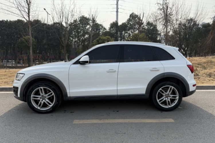 Used Audi Q5 2017 Plus 40 TFSI Technology Model
