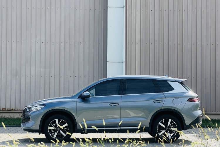 Used BYD Song Pro New Energy 2024 HONOR Edition DM-i 71KM Navigation Model
