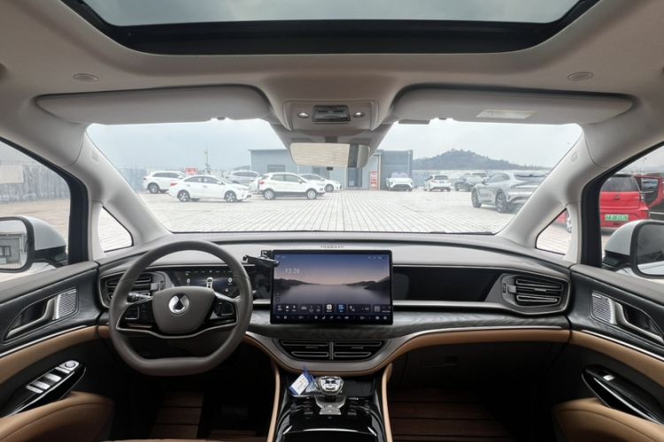 Used Denza D9 2022 DM-i 1040 Prestige Model
