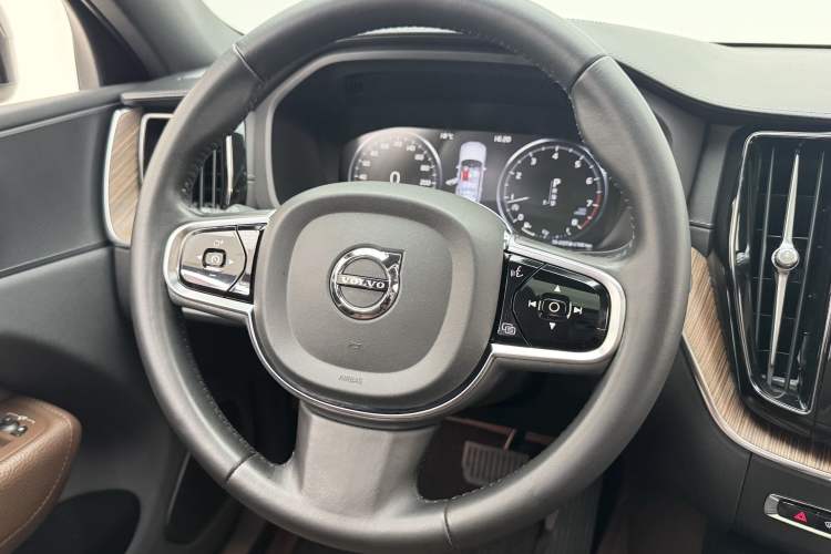 Used Volvo XC60 2021 T5 4x4 Smart Luxury Edition
