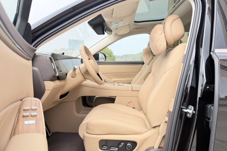 Used Hima AITO M8 2025 Extended-Range Ultra Version 53.4 kWh 6-Seater Edition
