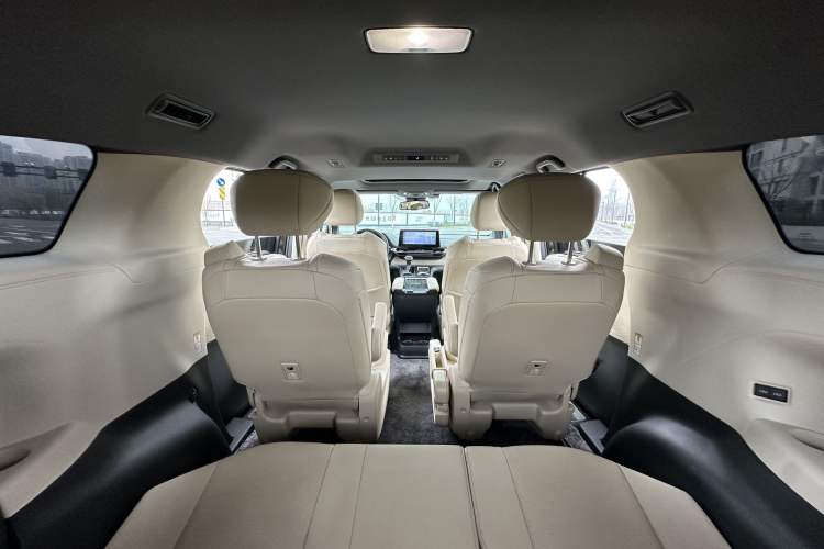 Used Toyota Sienna 2021 2.5L Hybrid Premium Edition