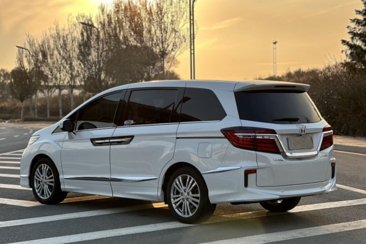 Used Honda Elysion 2016 2.4L Comfort Edition
