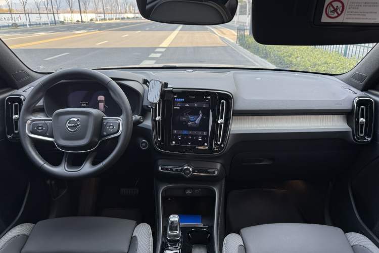 Used Volvo XC40 2023 B3 Zhiyuan Luxury Edition