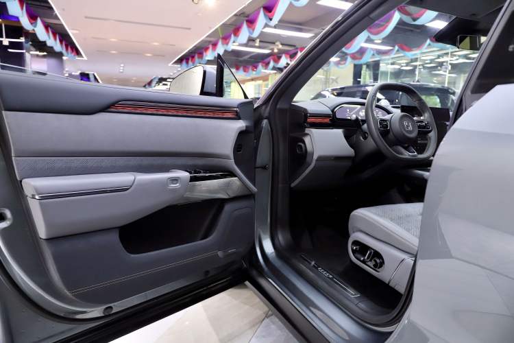 Used Zeekr 7X 2025 100 kWh Long-Range Rear-Wheel Drive with Intelligent Driving Features
