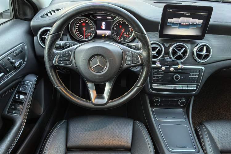 Used Mercedes-Benz GLA 2017 GLA 220 4MATIC Fashion Model