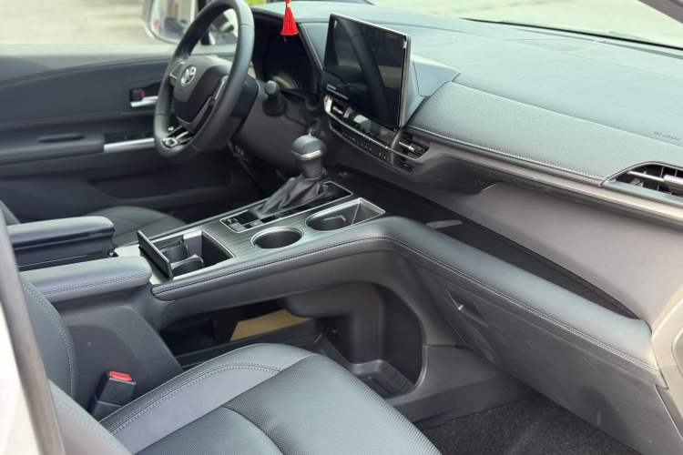 Used Toyota Sienna 2024 2.5L Hybrid Four-Wheel Drive Prestige Edition
