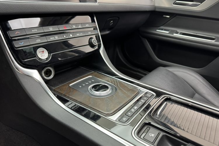 Used Jaguar XFL 2017 XFL 2.0T 240PS Luxury Edition
