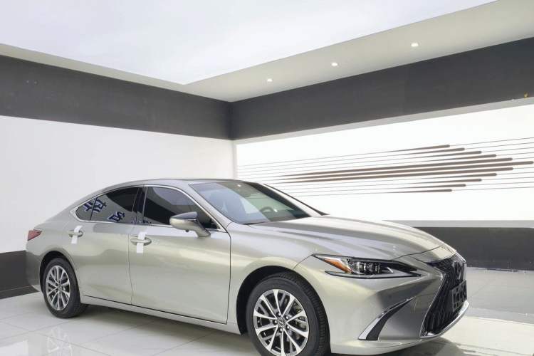 Used Lexus ES 2021 200 Excellence Edition
