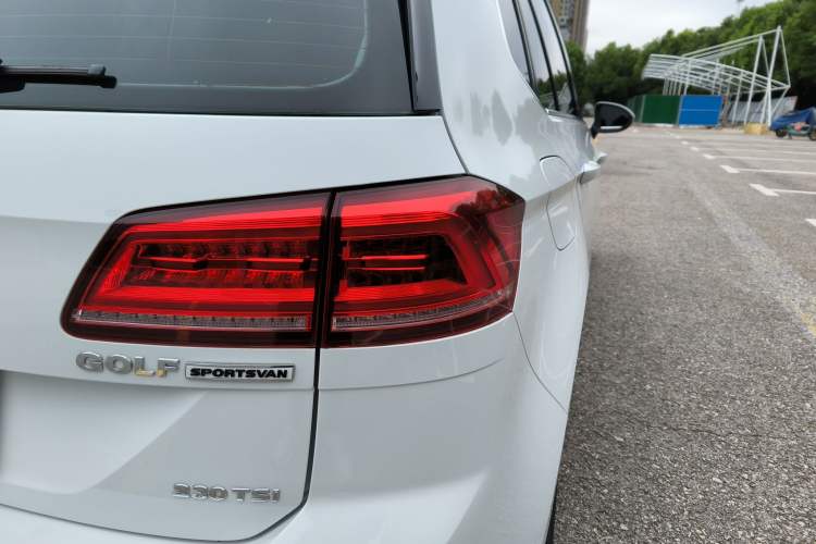 Used Volkswagen Golf Sportsvan 2018 230TSI Automatic Trend Edition
