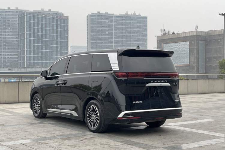 Used Denza D9 2022 DM-i 970 Four-Wheel Drive Prestige Model
