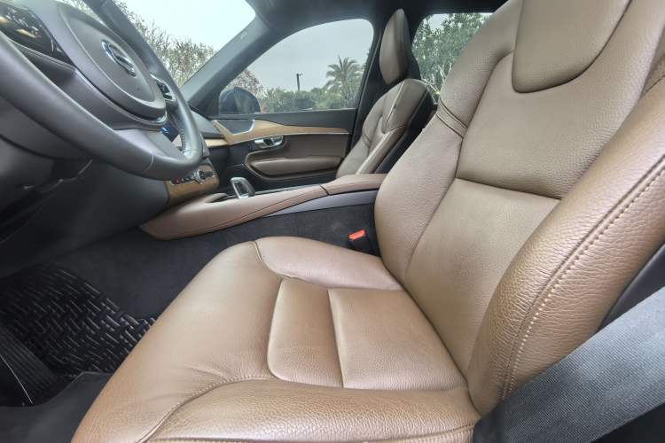 Used Volvo XC90 2023 B5 SmartDrive Luxury Edition 5 Seats