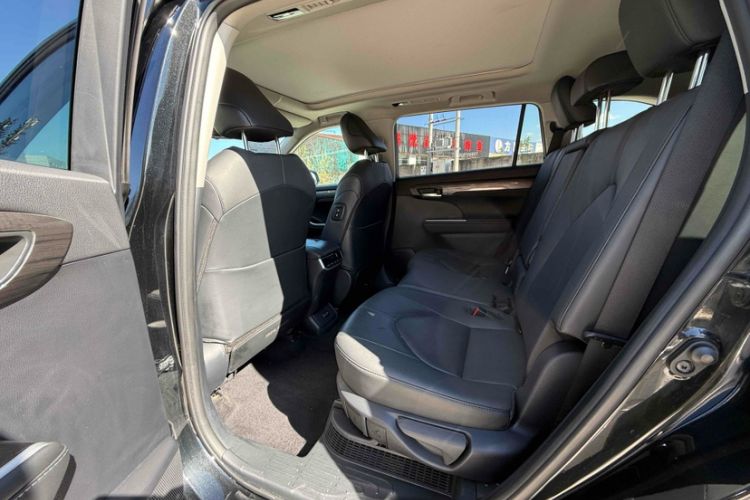 Used Toyota Highlander 2024 2.5L Smart Electric Hybrid Dual-Engine Four-Wheel Drive Prestige Version – 7 Seats
