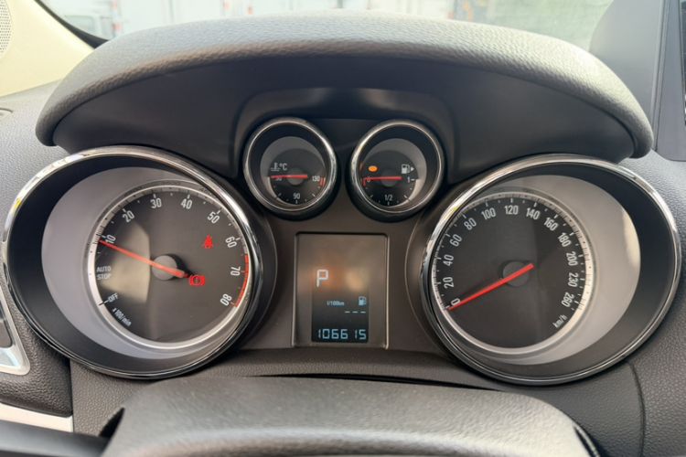 Used Buick Encore 2015 1.4T Automatic Two-Wheel Drive Urban Elite Version
