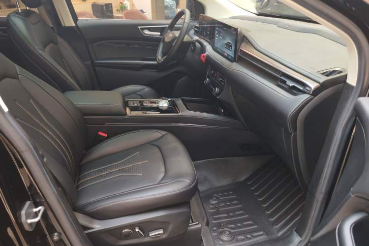 Used Ford Edge 2021 PLUS EcoBoost 245 Two-Wheel-Drive Titanium 7-Seater
