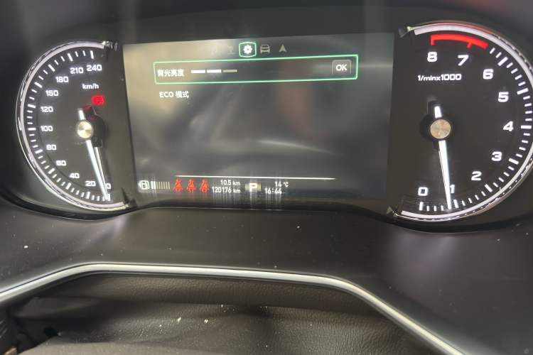 Used Roewe RX8 2018 30T Smart Connectivity Two-Wheel Drive Flagship Edition
