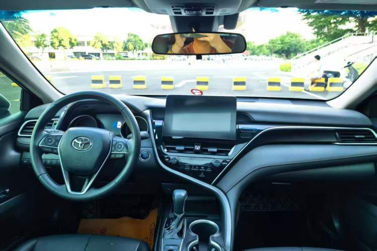 Used Toyota Camry 2021 2.0G Luxury Edition
