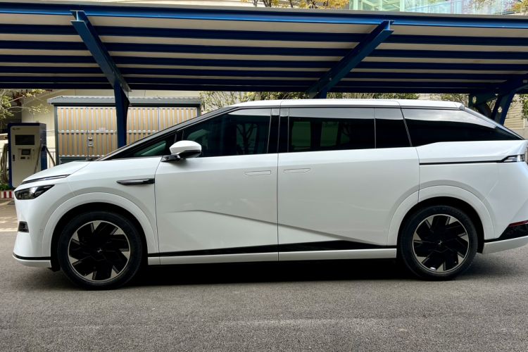 Used XPeng X9 2024 702 Ultra-Long Range Max