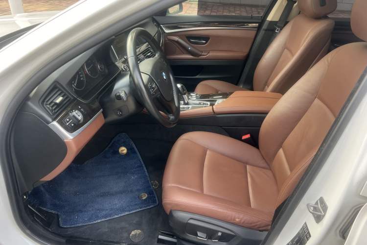 Used BMW 5 Series 2014 525Li Leading Model
