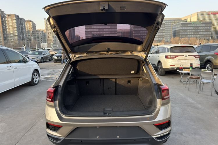 Used Volkswagen T-ROC 2019 280TSI DSG Two-Wheel Drive Comfort Version China VI Standard
